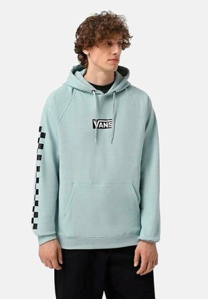 Sudadera de color azul claro con un bolsillo frontal y cordones ajustables. Presenta un logo negro de Vans en el pecho y un patrón de cuadros negros en la manga.