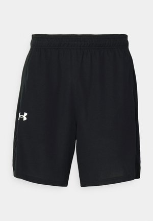 Zwarte sport shorts van lichtgewicht stof, met een elastische tailleband en een wit logo aan de linkerkant.