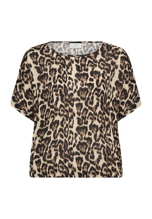 Haut à manches courtes en imprimé léopard en tissu doux. Présente un col rond et une coupe décontractée. La couleur de base est beige avec des taches marron foncé.