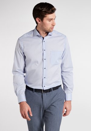 MODERN FIT - Shirt - light blue