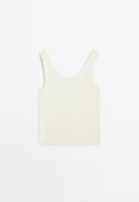 Débardeur blanc avec un motif texturé en forme de losanges, présentant de larges bretelles et un col rond. Fabriqué dans un tissu léger.