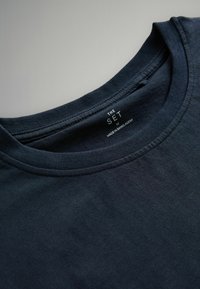 REGULAR FIT - 3 PACK SHORT SLEEVED  - Jednoduché tričko - navy cream peach