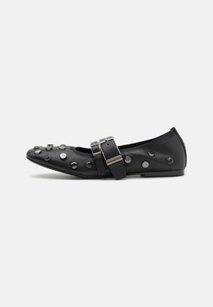 Must have mustarjal oats footbed, extra cushion and arch support, smooth and comfy round toe design. Light as a feather with durable wear for those long, fun days.