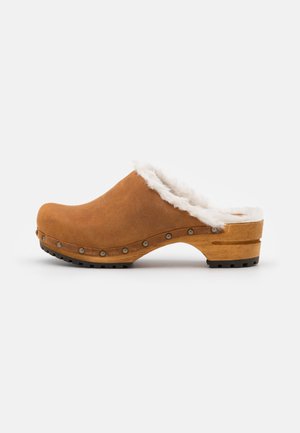 HESE OPEN - Træsko - chestnut