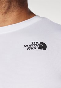 The North Face TEE - T-skjorte til trening - white
