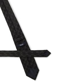 Noeud papillon noir avec une texture à motif subtil. Présente un design élégant avec des extrémités pointues et une étiquette affichant "JOOP!" en bleu.