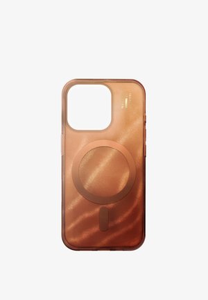 Transparante oranje telefoonhoes met een matte afwerking, voorzien van een cirkelvormig magneetontwerp en een subtiel golvend patroon. Minimalistische uitsparing voor de camera.
