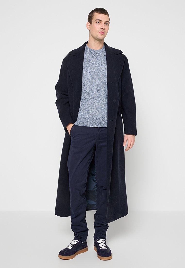 SLIM FIT
