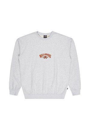 Grå crewneck sweatshirt lavet af blødt stof. Har et broderet logo i orange og rød i midten. Ribbet manchetter og kant.