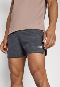New Balance REFLECTIVE SHORT  - Pantalón corto de deporte - black