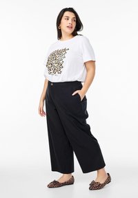 Zizzi MIT LEOPARD - Marškinėliai su spaudiniu - bright white w leo