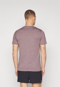 New Balance ESSENTIALS - Camiseta deportiva - mauve