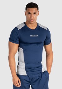 Smilodox MAISON  - T-shirt print - dunkelblau