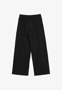 Selezionato, ultrablack