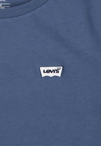 Levi's® BATWING CHEST HIT TEE - Pamata T-krekls - vintage indigo