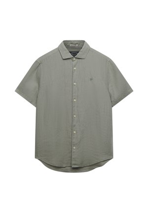 Camisa de manga corta en verde claro, con cuello abotonado, botones frontales y un pequeño logo bordado en el pecho. Tejido texturizado.