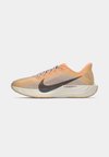 PEGASUS PLUS - Maanteejooksu jalatsid - orange chalk/cave stone/platinum violet/sail