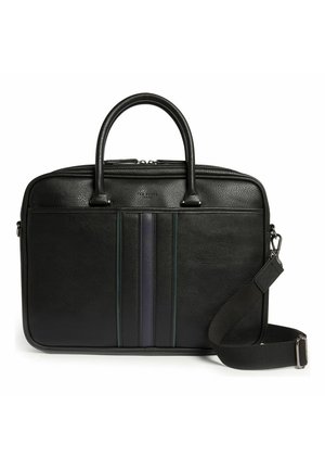 Schwarze Lederaktentasche mit doppeltem Griff, vertikalem Streifendetail und abnehmbarem, verstellbarem Schultergurt auf weißem Hintergrund.