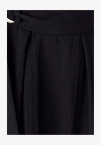 Unausgewählt, black