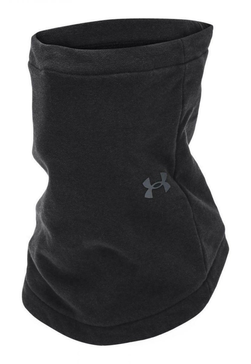 Sort fleece halsedisse med en glat tekstur, formet som et rør, med et diskret mørkt logo på forsiden.