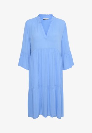 Rochie de culoare albastru deschis, până la genunchi, cu decolteu în V, guler fluturat și design în straturi. Dispune de mâneci evazate, până la cot. Textură moale.