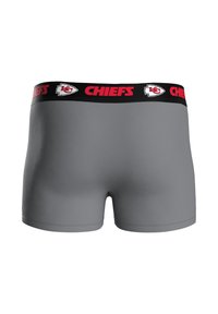 Boxer grigi con fascia in vita nera decorata con scritta "CHIEFS" rossa e dettagli con logo della squadra. Il tessuto appare liscio con un design aderente.