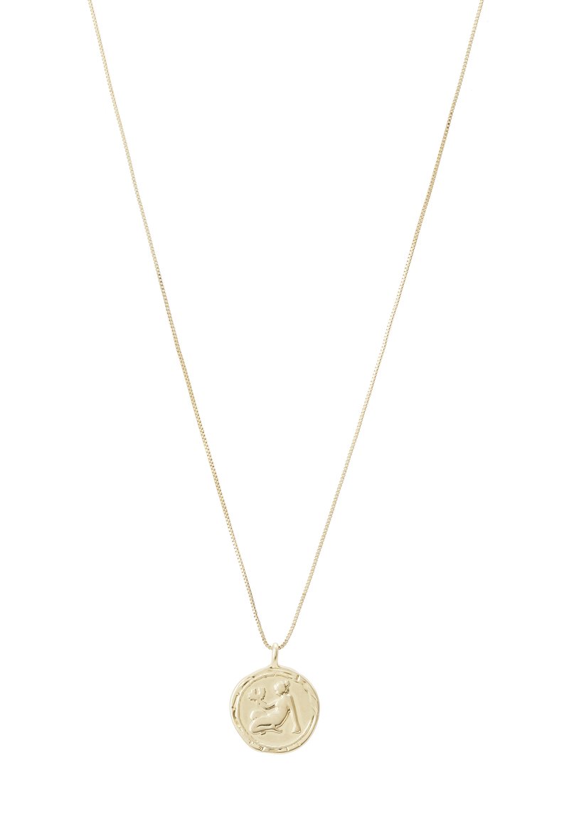 Collar de medallón de oro con un medallón circular texturizado que presenta intrincados diseños en relieve y una cadena fina.