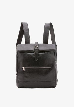 Zaino in pelle nera con tasca anteriore con cerniera e pattina superiore fissata da una fibbia, dotato di due spallacci.