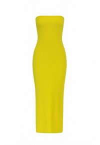 Bezramionna, dopasowana sukienka midi wykonana z prążkowanej tkaniny w jasnym odcieniu żółtym, z prostym dekoltem i gładką teksturą.