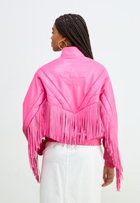 adidas Originals JACKET - Dirbtinės odos striukė - pulse magenta
