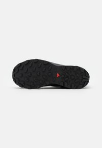 Salomon OUTLINE PRISM GTX - Sapatos de caminhada - black/quiet shade