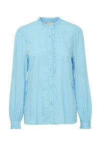 Blusa azzurra chiaro con colletto e polsini arricciati, maniche lunghe e tessuto texture. Presenta cinque bottoni sul fronte.