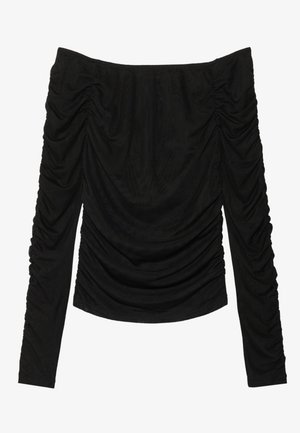 Haut noir tombant sur les épaules avec des manches longues. Présente un tissu froncé sur le devant et les manches, créant une silhouette texturée et cintrée.