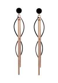 Orecchini in oro rosa caratterizzati da lunghi filamenti metallici a cascata con accenti neri e perni circolari, creando una forma unica e torcigliata.