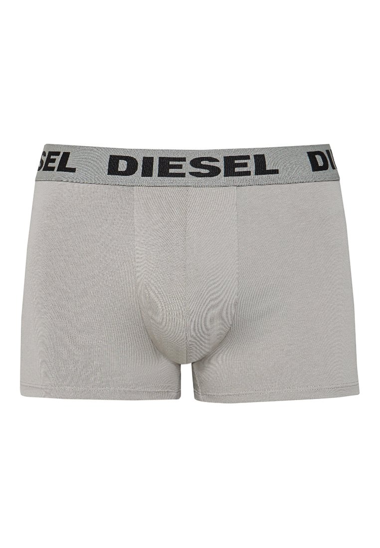Boxer da uomo grigio chiaro con un'ampia fascia elastica in vita che mostra il nome del marchio "DIESEL" in lettere nere.