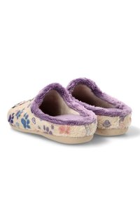 Zapatillas esponjosas de color crema con un suave ribete púrpura; decoradas con patrones florales coloridos; suela de goma; diseño de talón cerrado.