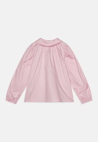 Lys rosa langermet skjorte med rund krage, rynkede ermer og løs passform. Laget av mykt, lett materiale.