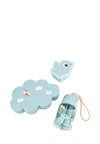 Sinise pilve- ja linnukujulised anumaid, millel on tuulelippude ja lindude motiivid, ning sobiv veepudel, millel on elevandi ja tuulelipu kujutis.