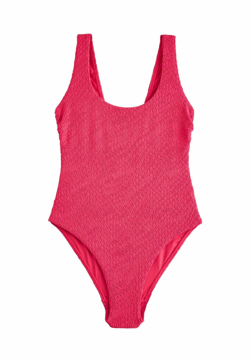 Costum de baie dintr-o singură piesă, roz aprins, cu textură, bretele late și decolteu rotund, prezentat pe un fundal alb.