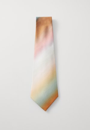 Jedwabny krawat z gładkim wzorem gradientu w kolorach brązowym, brzoskwiniowym, jasnoniebieskim i kremowym, przechodzącym od góry do dołu.