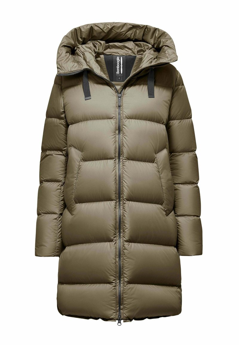 Lange olijfgroene gewatteerde winterjas met capuchon, voorrits, zijzakken en zwarte trekkoorden op de capuchon.