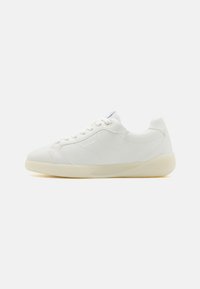Unselected, white