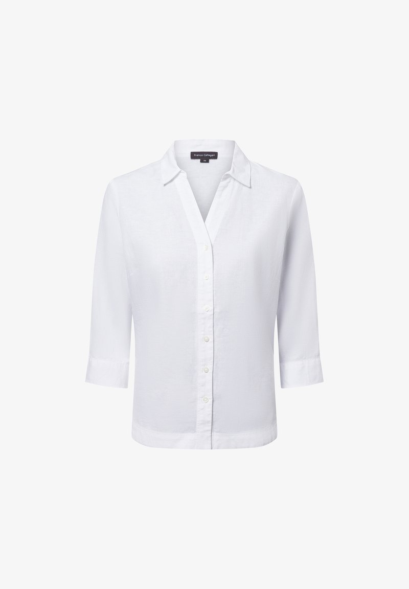 Witte overhemd met kraag, driekwartmouwen en een gladde textuur. Heeft een rij knopen aan de voorkant en een rechte zoom.