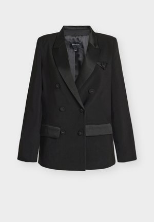 Schwarzer, zweireihiger Blazer mit Satin-Revers, zwei Fronttaschen und Knopfakzenten. Glatte Stofftextur mit tailliertem Schnitt.