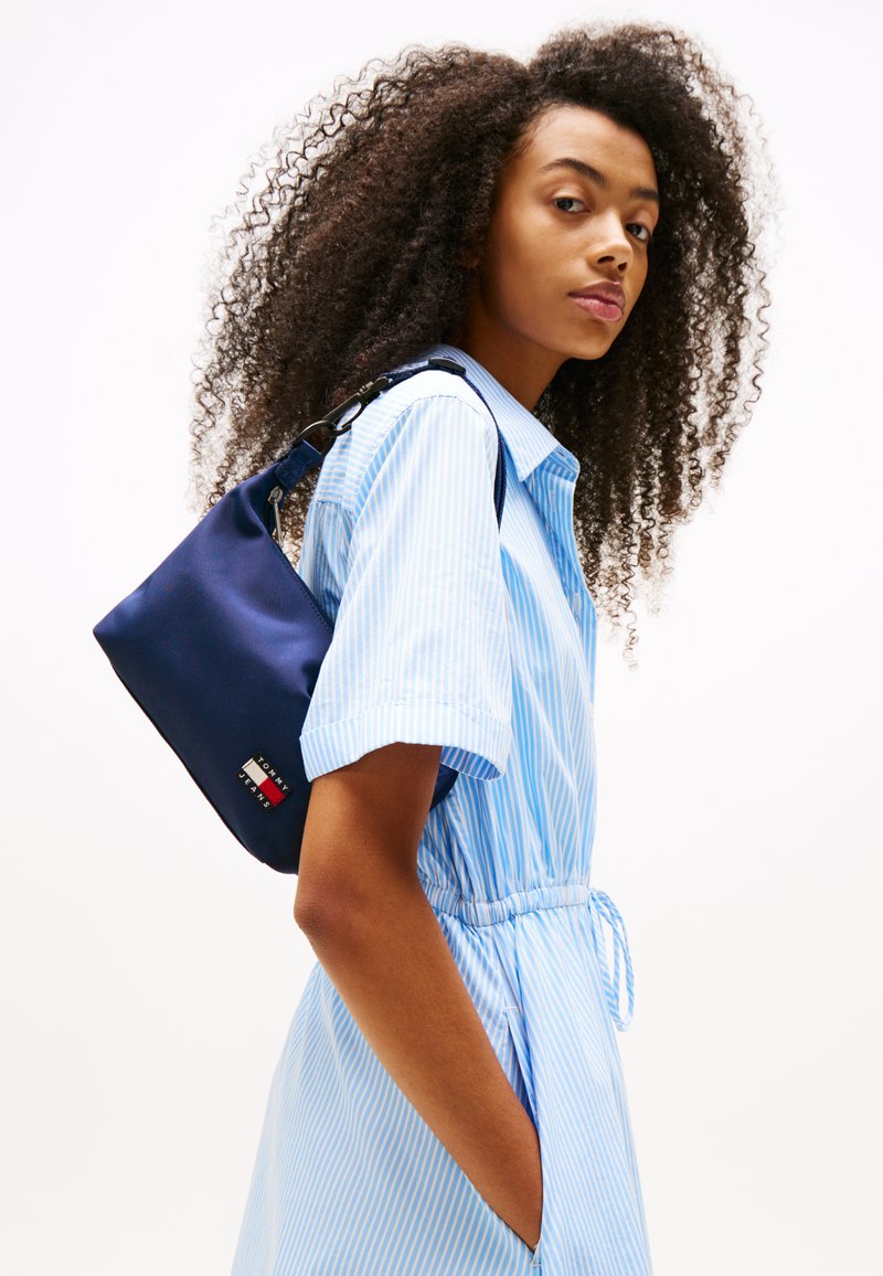 Tommy Jeans DAILY SHOULDER BAG - Handbag - blue