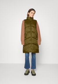 Vero Moda - UPPSALA NOOS - Smanicato - dark olive Immagine in miniatura 1