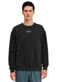 Czarna bluza z okrągłym dekoltem, opadającymi ramionami i ściągaczami. Posiada białe logo "HALO" na piersi. Wykonana z miękkiego materiału bawełnianego.