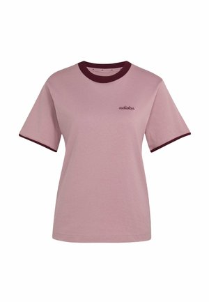 Camiseta de manga corta de color púrpura claro con cuello y bordes de las mangas de color púrpura oscuro, con pequeño logo de texto "adidas" en el pecho izquierdo.