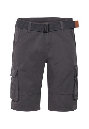 Mørkegrå cargo shorts med flere lommer og et matchende stoffbelte med en metallspenne og brunt lærdetalj.