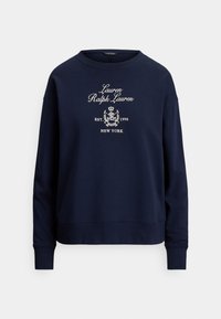 Μπλε σκούρο φούτερ με κεντημένο κείμενο «Lauren Ralph Lauren» και έμβλημα. Κατασκευασμένο από απαλό ύφασμα με μακριά μανίκια και ριμπ μανσέτες.